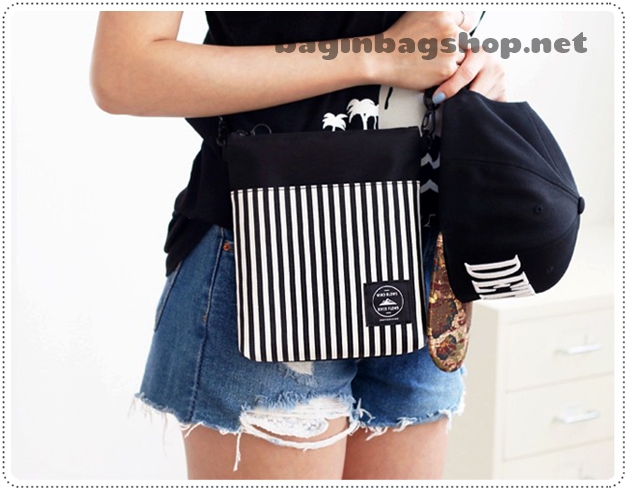Tripping Cross Bag กระเป๋าสะพายเฉียง