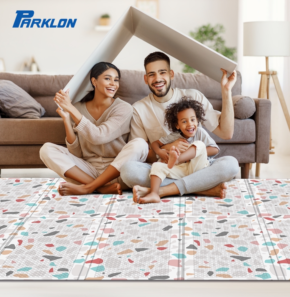 แผ่นรองคลาน Parklon แบบพับได้ PE Folding Mat ลาย Deco Terrazzo ขนาด 140*200 หนา 1.0cm
