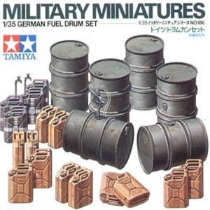 TA35186 GERMAN FUEL DRUM SET 1/35