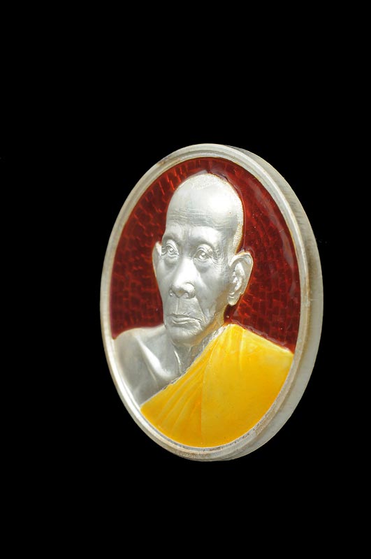 เหรียญบาตรน้ำมนต์เหรียญหหลวงพ่อกวย100ปี เนื้อเงินลงยาสีแดงหมายเลข๕๔ ลงยาสีน้ำเงินหมายเลข ๔๘ เหรียญสวยสภาพเก็บสะสม เนื้อเงินงามๆ ไม่ช้ำ ไม่ล้าง