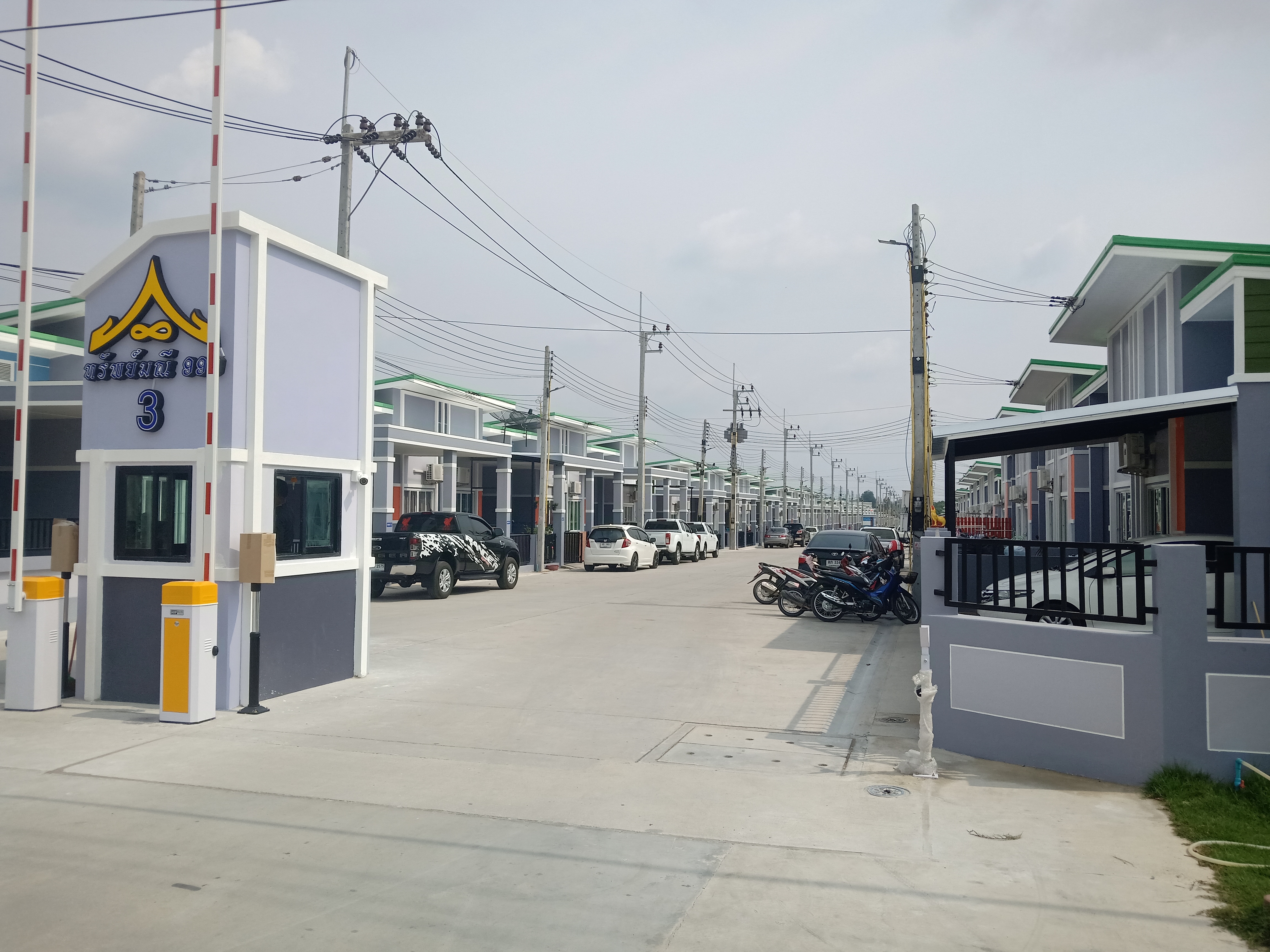 ขาย-บ้านเดียวชั้นเดียว โครงการทรัพย์มณี999 บรรยากาศวิวสวยและสวนยาง ซ.อารี1ต.แม่น้ำคู่อ.ปลวกแดงจ.ระยอง