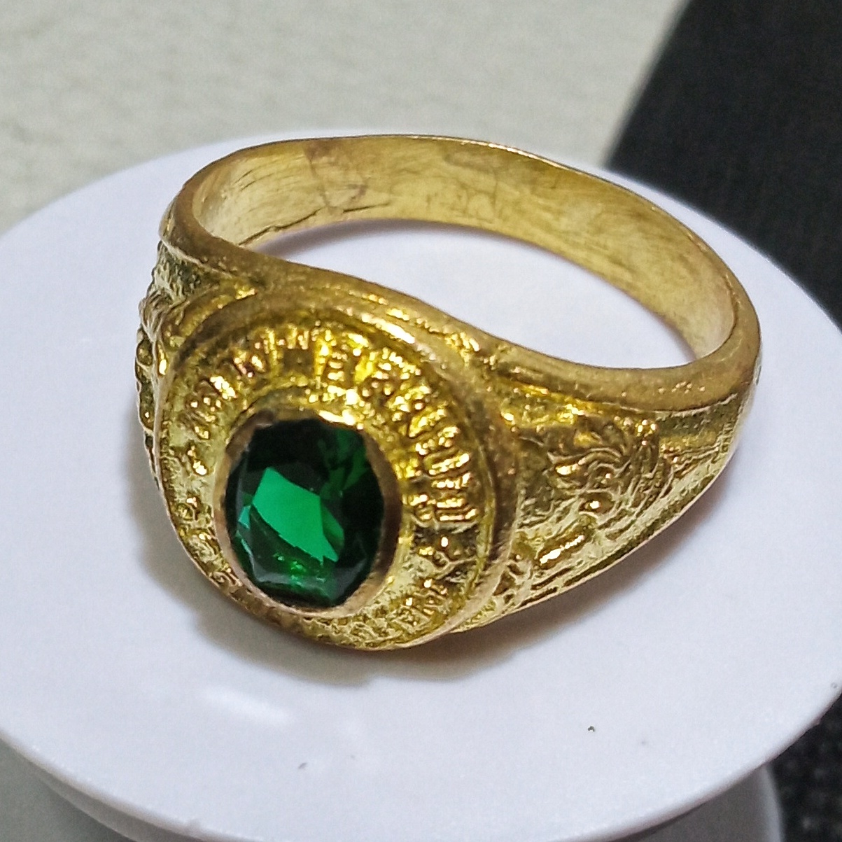 แหวนหงษ์คู่หัวพลอยสีเขียวมรกต หลวงพ่อสมบุญ วัดลำพันบอง จ.สุพรรณบุรี เนื้อทองเหลือง ตอกโค๊ต"ชื่นชม" ปี2560 ขนาดเส้นผ่าศูนย์กลางวงใน 20 ม.ม.ไซส์62 พุทธคุณเด่นด้านเมตตา,โชคลาภ,แคล้วคลาด,ป้องกันภัย