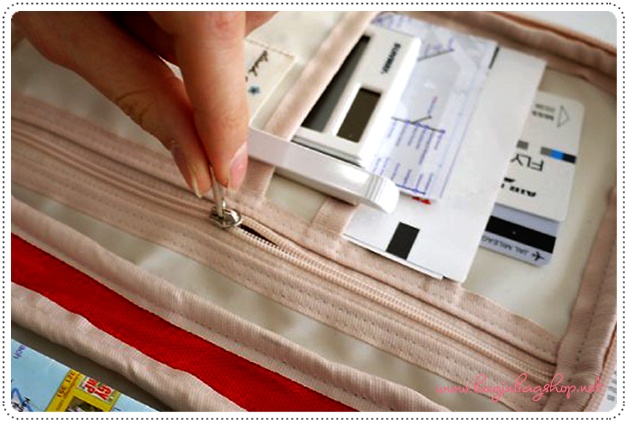 Daisy Multi Pouch ไว้ใส่พาสปอร์ตหรือใส่เอกสารต่างๆ