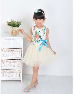 เดรสแขนกุดพิมพ์ดอกไม้ กระโปรงฟรุ๊งฟริ๊ง