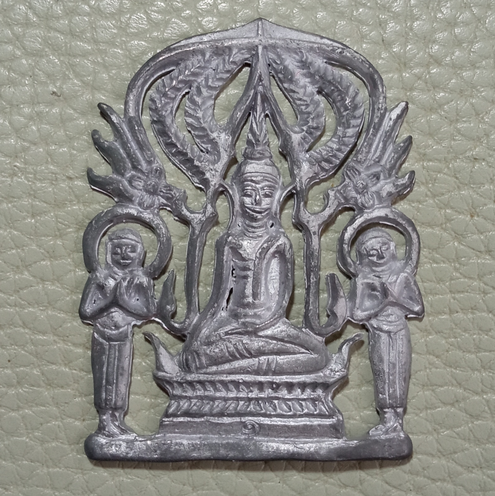 พระปรุหนัง หลวงปู่อิ่ม ปัญญาวุโธ วัดทุ่งนาใหม เนื้อตะกั่วผิวปรอท ตอกโค๊ต + หมายเลข๒๓๙๗ จำนวนสร้างเพียง2,999องค์ บรรจุกล่องพร้อมซีลเดิม