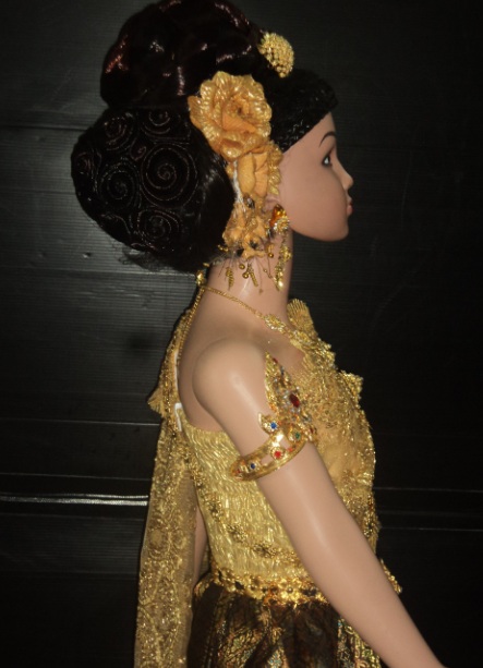 ชุดไทยเด็กอนุบาล-ประถมลายไทย7สีสลับทองผ้าไหมเกษตร ราคานี้ไม่รวมเครื่องประดับ