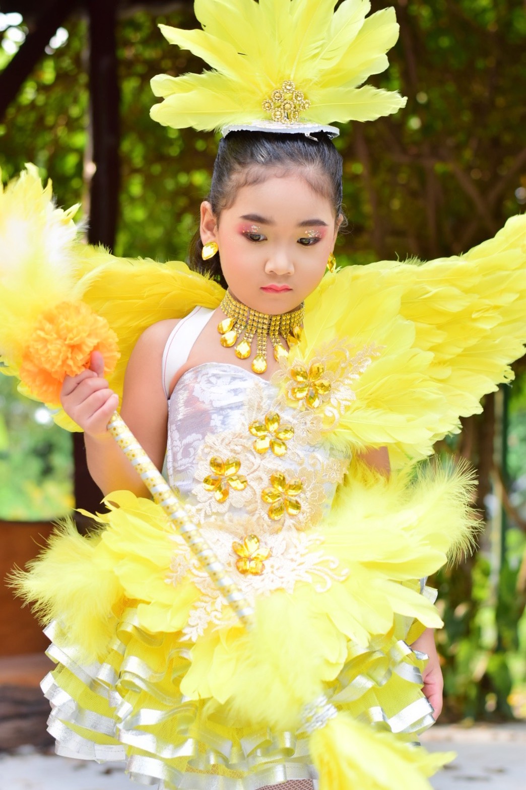ชุดสีเหลือง ขนนกพร้อมปีก สร้อย ตางหู หมวก ไม้ดรัมเมเยอร์* รวมจัดส่ง*