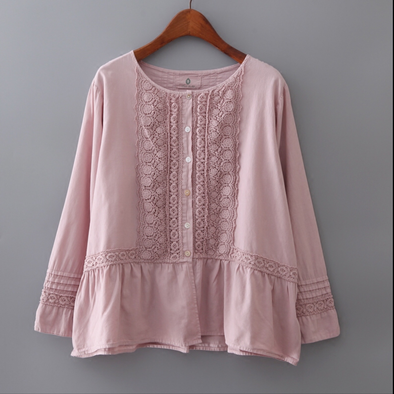 เสื้อผ้าฝ้ายนุ่มแต่งลูกไม้ รอบอก 42 นิ้ว
