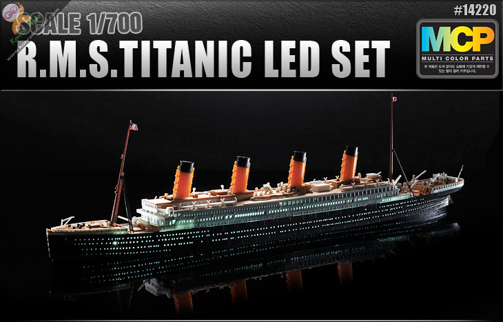 AC14220 R.M.S. TITANIC LED SET 1:700 (50 Year)