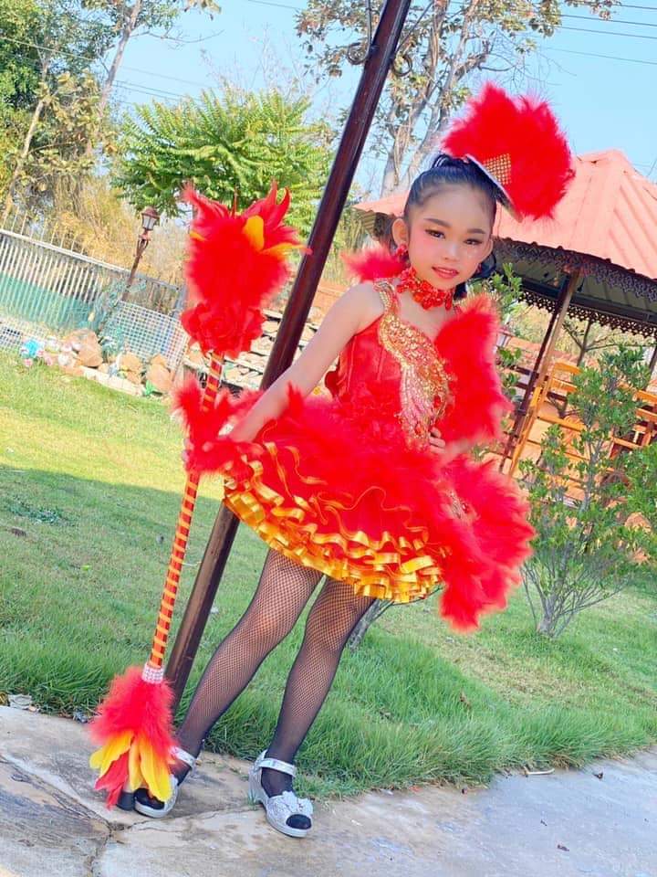ชุดดรัมเมเยอร์สีแดง ไม้ดรัม หมวก สร้อย ต่างหู รวมจัดส่ง(ทุกขนาด ทุกสี แบบในรหัสนี้ สามารถสั่งได้ค่ะ)