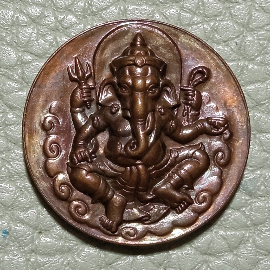 เหรียญพระพิฆเนศ ครบรอบ 50 ปี ศิลปศึกษา-ช่างศิลป (กรมศิลปากร) ปี 2545 สมาคมศิษย์เก่า ศิลปศึกษา-ช่างศิลปจัดสร้าง รูปแบบเหรียญคมชัดสวยงาม รหัส765