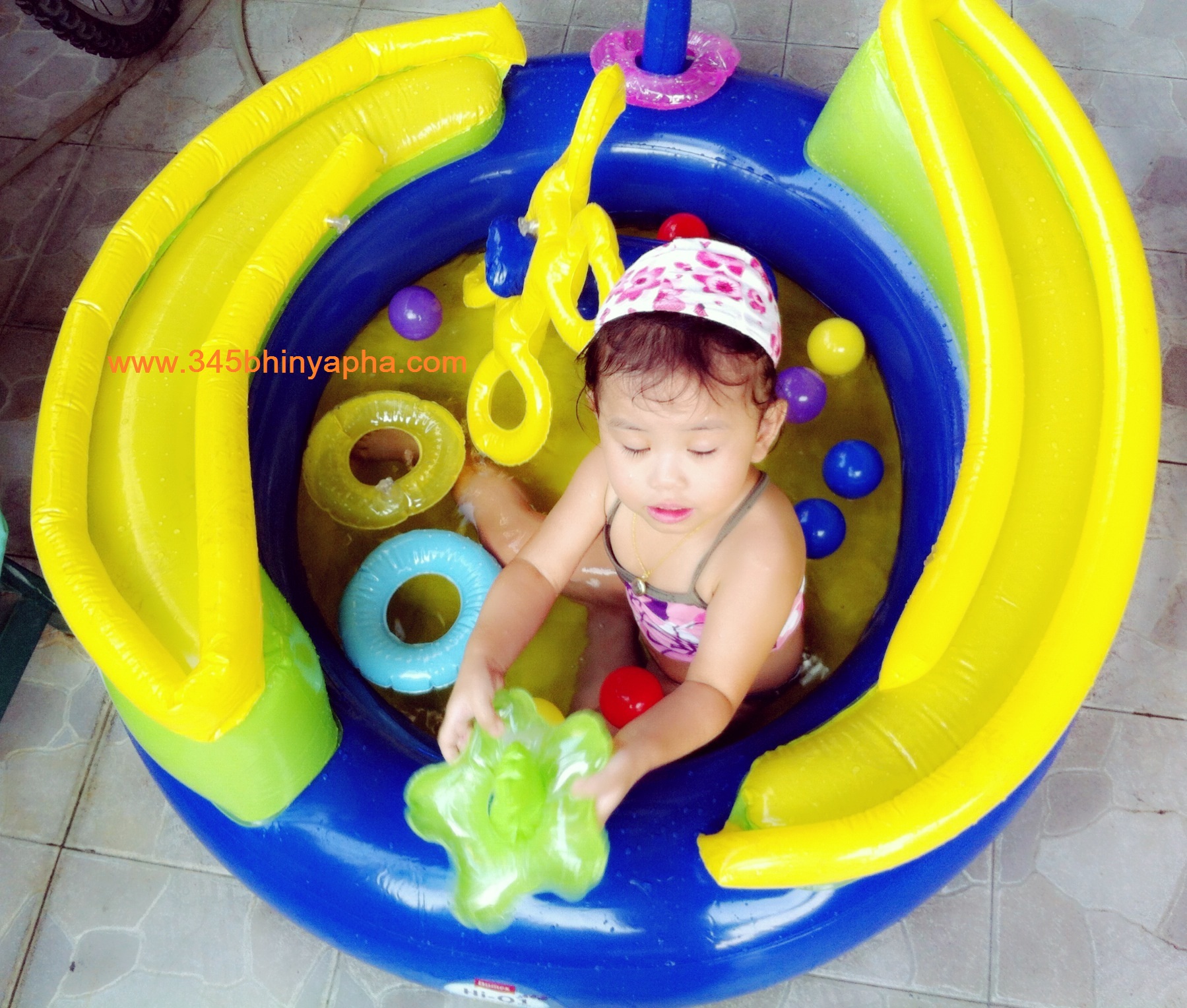 สระน้ำ Ball Roller