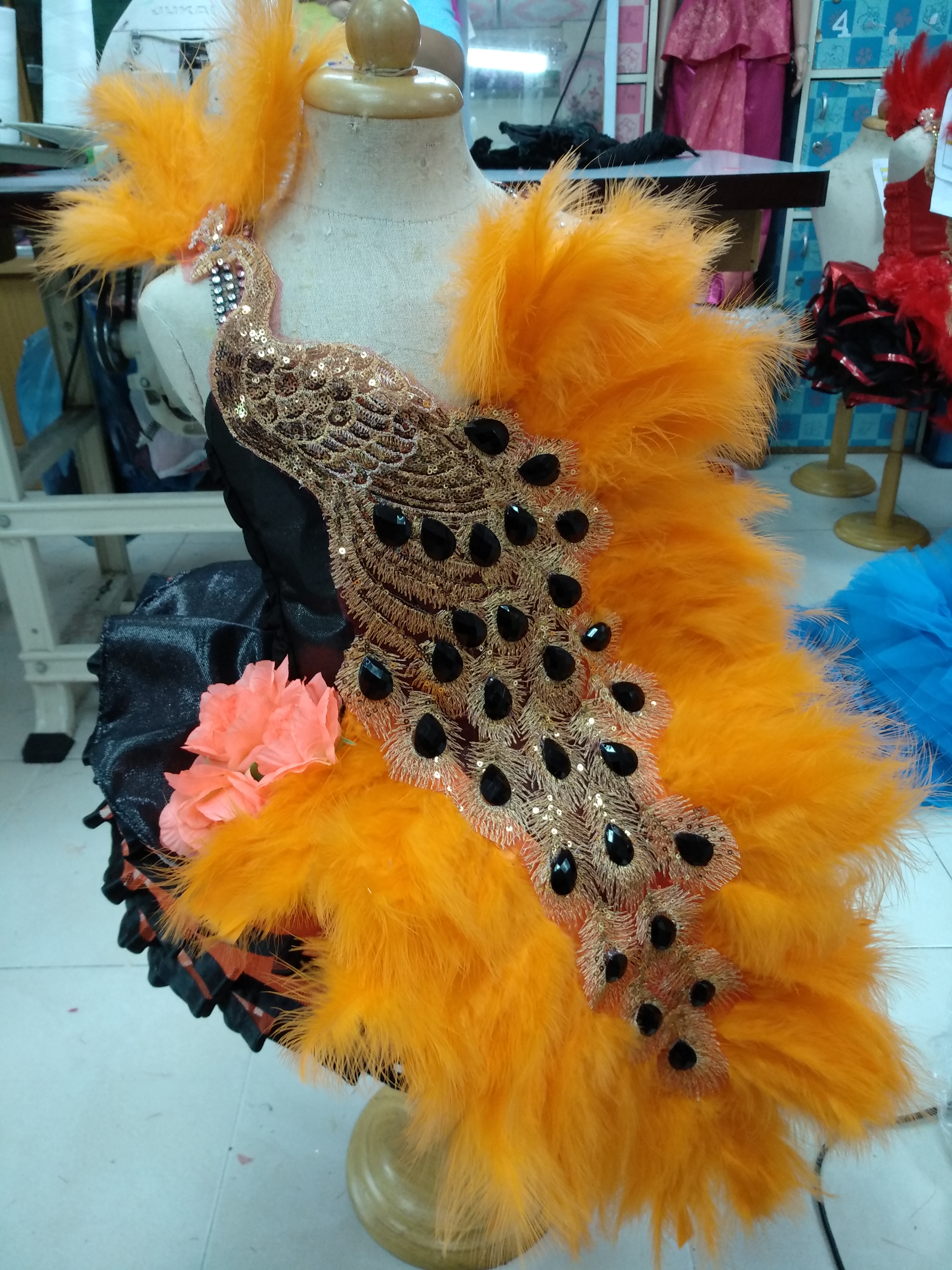 ชุดดรัมเมเยอร์สีส้มดำอนุบาลและประถม