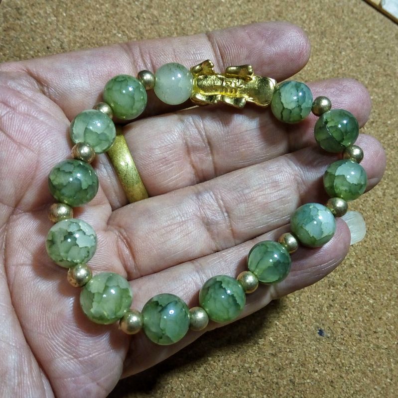 สร้อยข้อมือหยก + ปี่เซียะชุบทอง ร้อยยางยืด ความยาว16cm. ปี่เซียะเรียกทรัพย์ ให้โชคลาภร่ำรวยเงินทอง