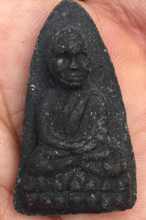 หลวงปู่ทวดเนื้อว่าว หลังศาลา