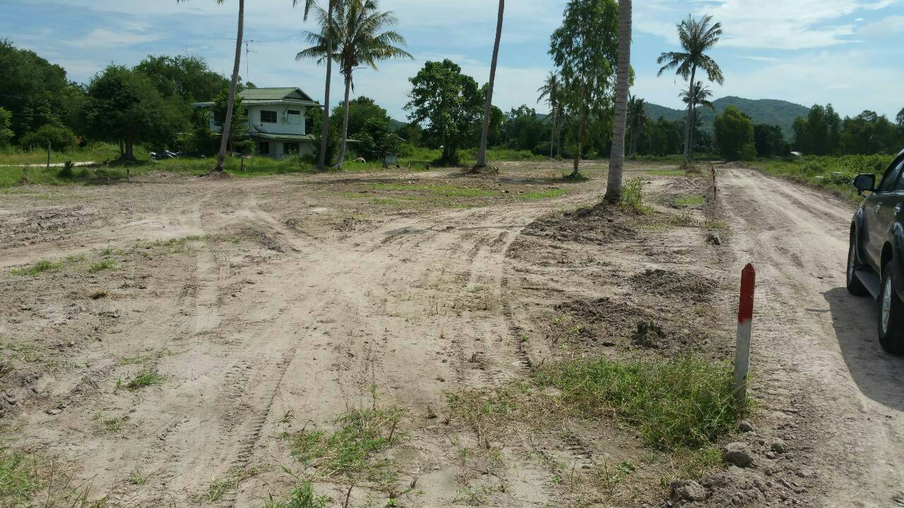 ที่ดินเปล่า9-3-02ตารางวา ชะอำ อ.หัวหิน ติดถนนทั้ง2ด้าน ด้านหน้ากว้าง28เมตร ด้านหลังกว้าง70เมตร ยาว200เมตร ที่สุด ที่อยู่ชะอำ หัวหิน จังหวัดเพชรบุรี ราคาขายยกแปลง 8,500,000 บาท