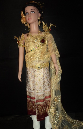 ชุดไทยเด็กอนุบาลผ้าไทยลายอโยธยา(สีขาวทอง)ราคานี้ไม่รวมเครื่องประดับ