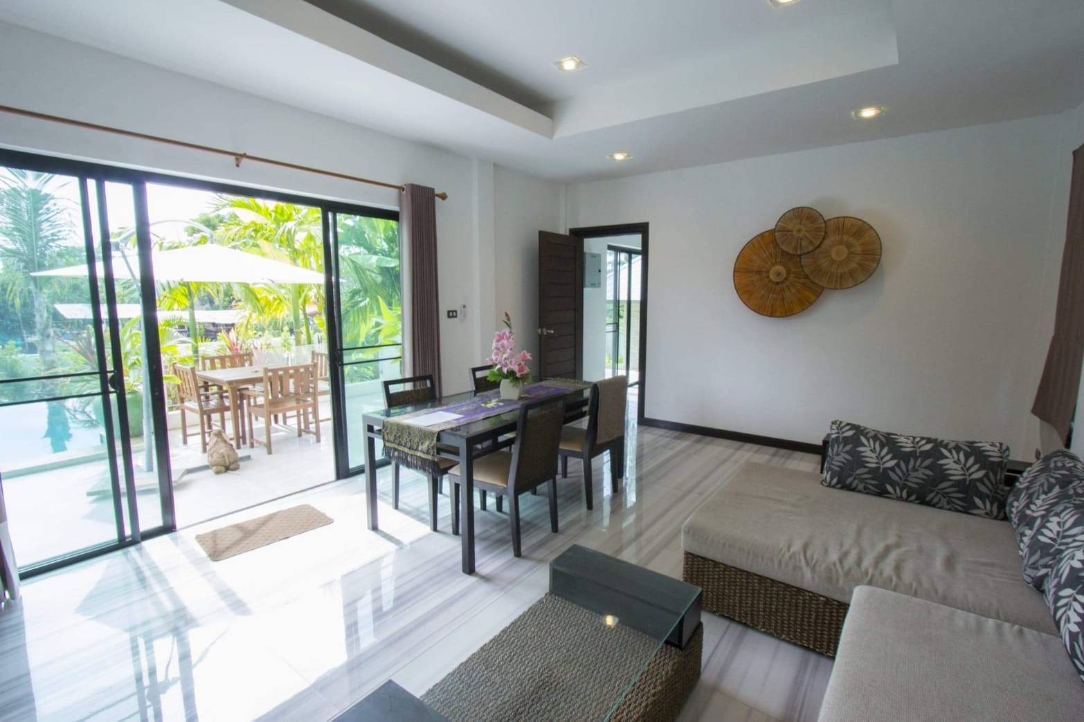 ขาย-บ้านเดี่ยว 2 ชั้น ซอยหัวหิน122ถ.คอนกรีตถึงบ้าน เป็นบ้านสร้างเองไม่มีส่วนกลาง กึ่งคฤหาสใหญ่ อยู่ริมเขา มองเห็นวิวทะเล อ.หัวหิน จ.ประจวบคีรีขันธ์