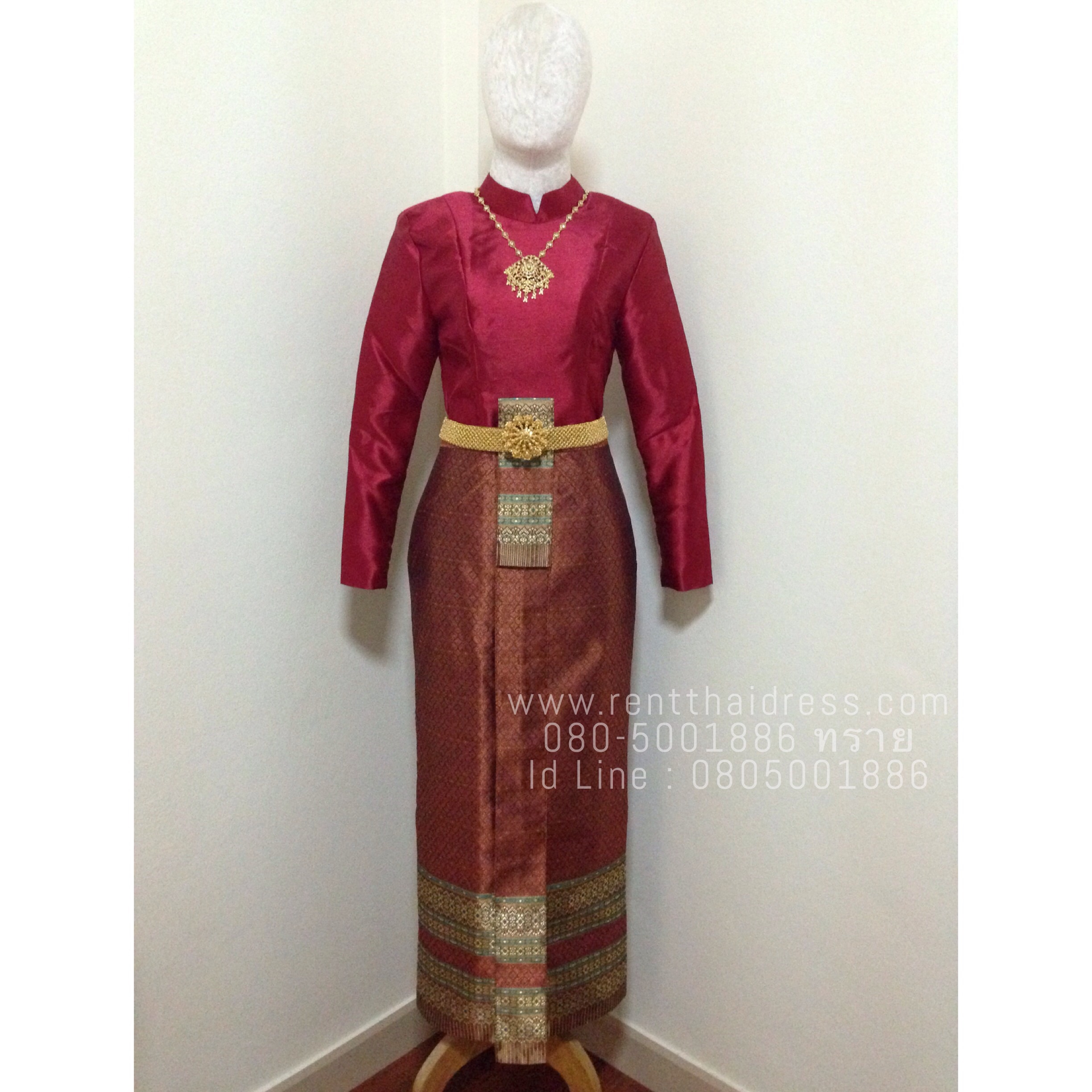 เช่าชุดไทยบรมพิมาน เสื้อสีแดง ผ้าถุงสีส้มอิฐ