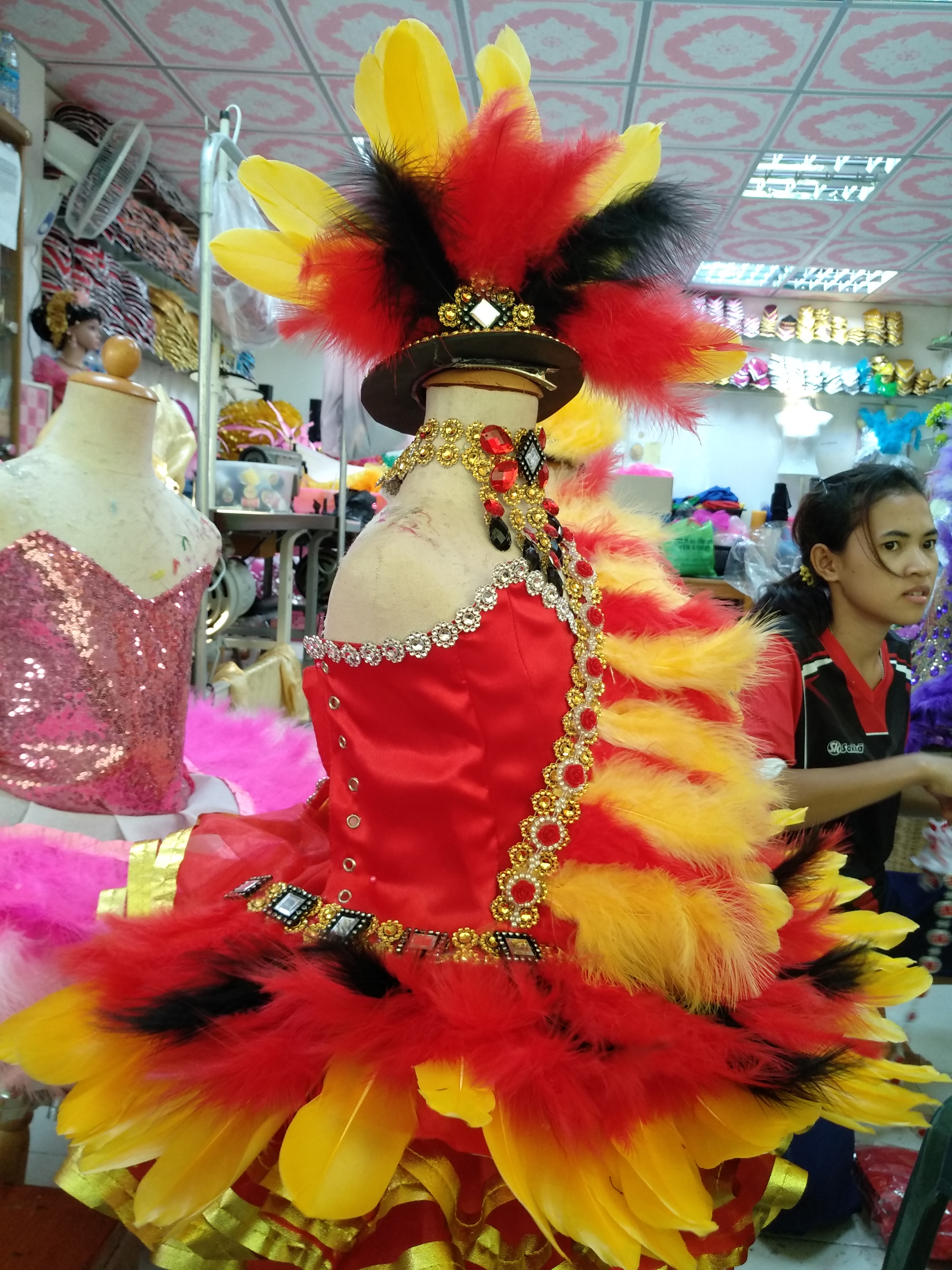 ชุดดรัมเมเยอร์สีแดงดำอนุบาลและประถม