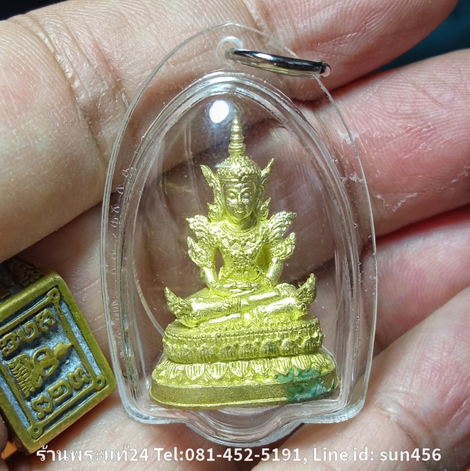 พระมหาจักรพรรดิอโรคยา,พระมหาจักรพรรดิที่ปราศจากโรค ปี 2564 เนื้อทองเหลือง ใต้ฐานอุดผงมหาจักรพรรดิและบรรจุลูกอมมหาจักรพรรดิ์ของหลวงตาม้า เลี่ยมกรอบ3ชั้นกันน้ำพร้อมคาถาบูชาจากวัดแท้ๆ