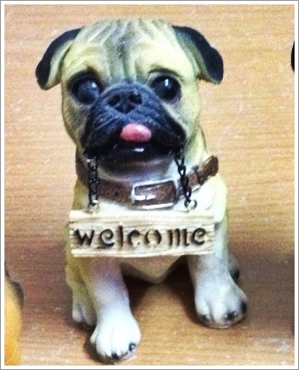 ตุ๊กตาสุนัข เรซิ่น พันธุ์ปั๊ก ท่านั่ง(PUG) Size S