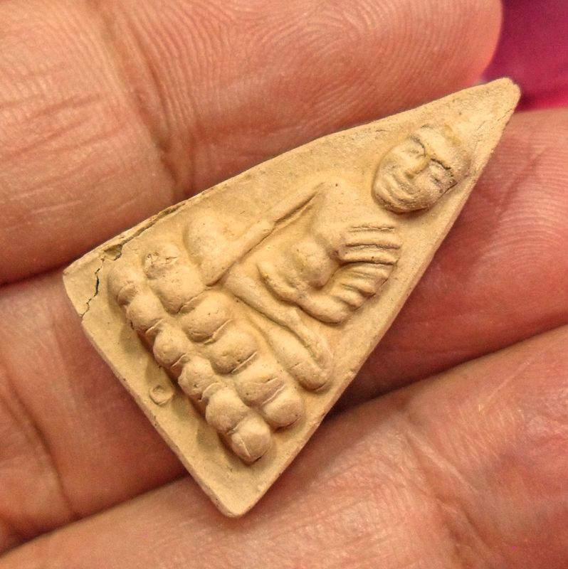 พระพุทโธน้อย ปี 2511 วัดอาวุธฯ (ผสมผงเก่าแม่ชีบุญเรือน) พร้อมถุงผ้าวัดอาวุธสีเขียวเดิมๆ แท้จากวัด (พระมีรอยบิ่น)