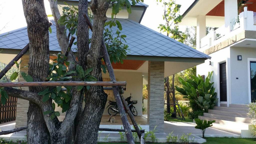 ขาย-บ้านเดี่ยว 2 ชั้น ซอยหัวหิน122ถ.คอนกรีตถึงบ้าน เป็นบ้านสร้างเองไม่มีส่วนกลาง กึ่งคฤหาสใหญ่ อยู่ริมเขา มองเห็นวิวทะเล อ.หัวหิน จ.ประจวบคีรีขันธ์