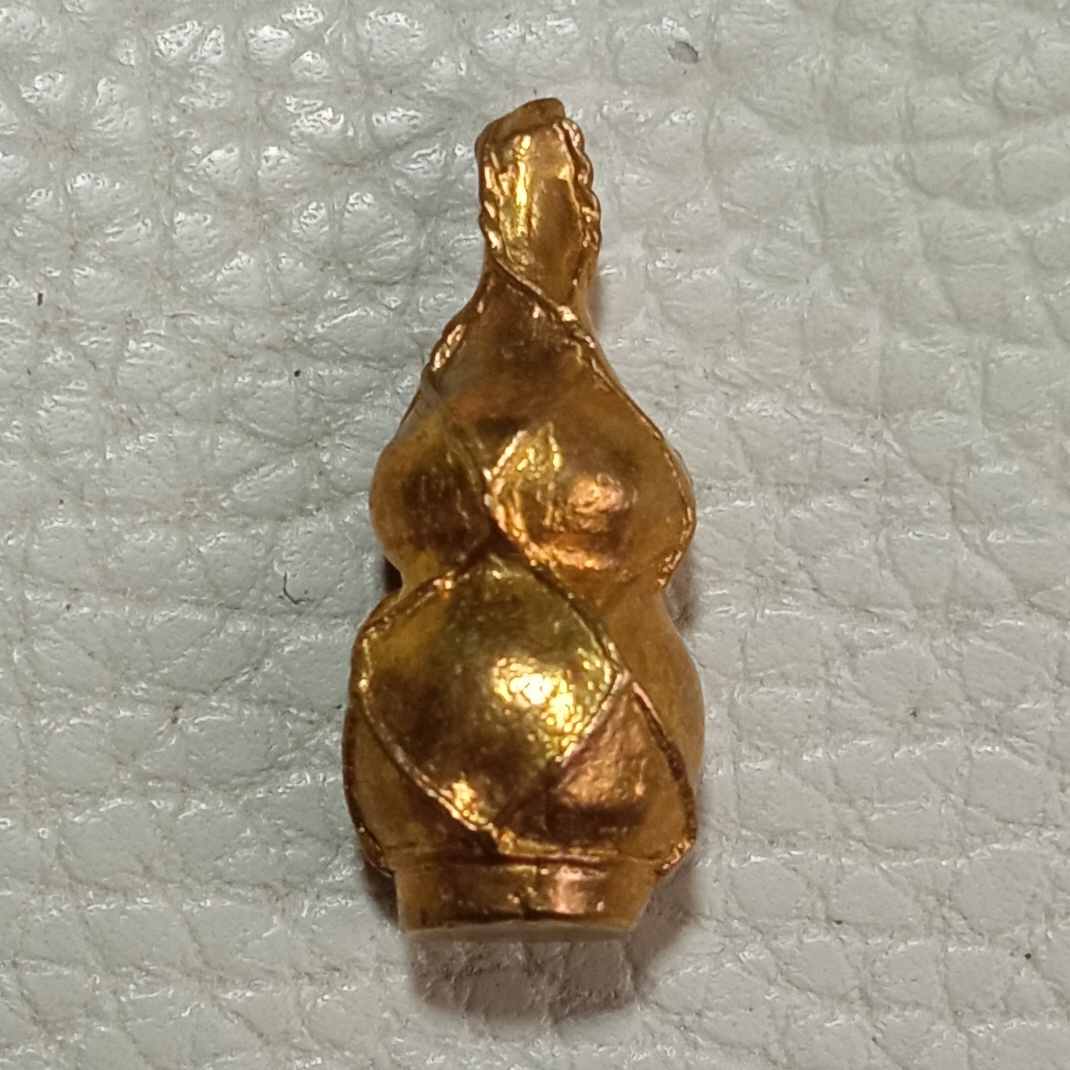 น้ำเต้ามหาลาภ กันไฟ พระอาจารย์วีระ วัดพลับ เนื้อโลหะผสม ปี2556 บรรจุกล่องวัดแท้ๆ