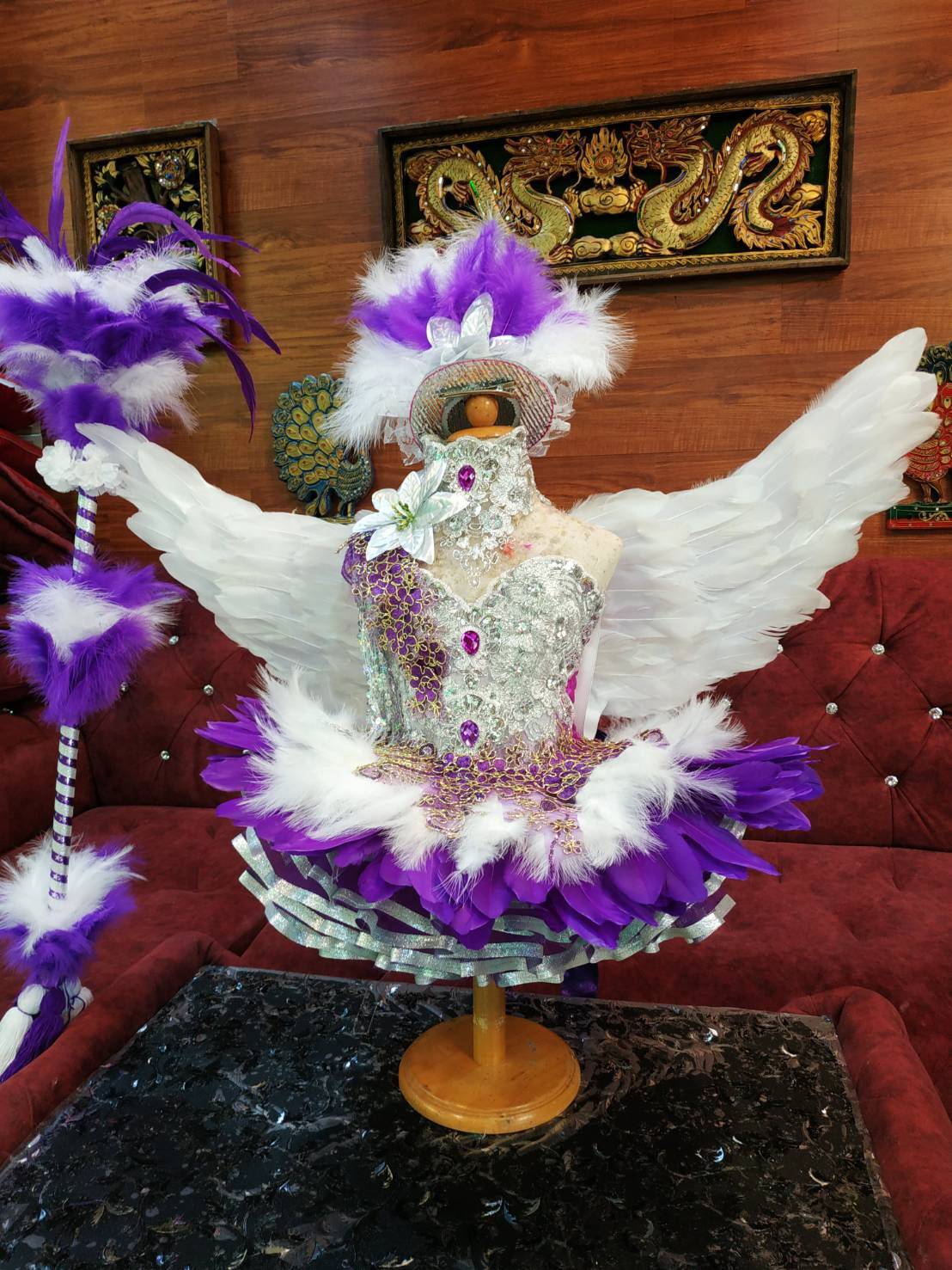 ชุดดรัมเมเยอร์สีม่วง ราคานี้มี ปีก ไม้ดรัม หมวก สร้อย ต่างหู รวมจัดส่ง ครบเซทใหญ่