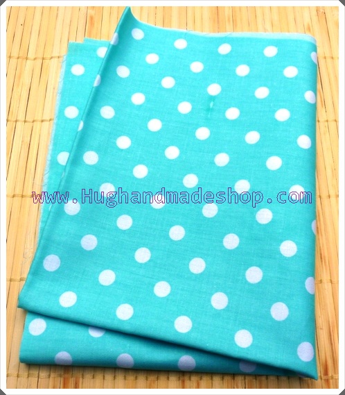 ผ้าคอตตอนสีเขียวจุดขาว