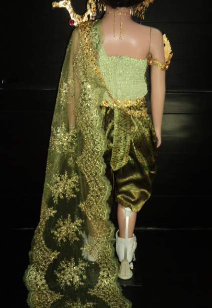 ชุดไทยเด็กอนุบาล-ประถมสีเขียวมรกตผ้าไหม ราคานี้ไม่รวมเครื่องประดับ