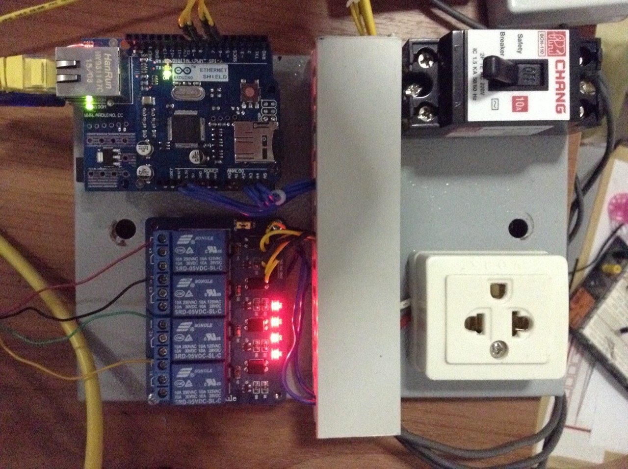 ระบบควบคุมการเกษตรผ่านเครือข่ายอินเตอร์เน็ต