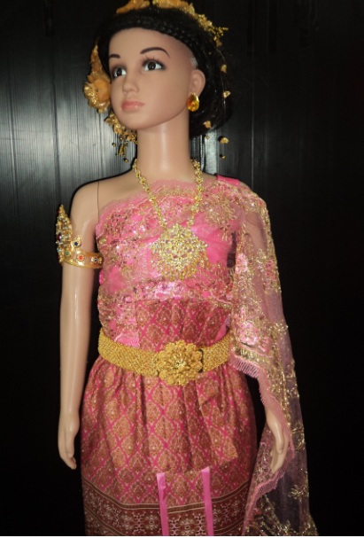 ชุดไทยเด็กสีชมพูจีบหน้านางลายอโยธยา ราคานี้ไม่รวมเครื่องประดับ
