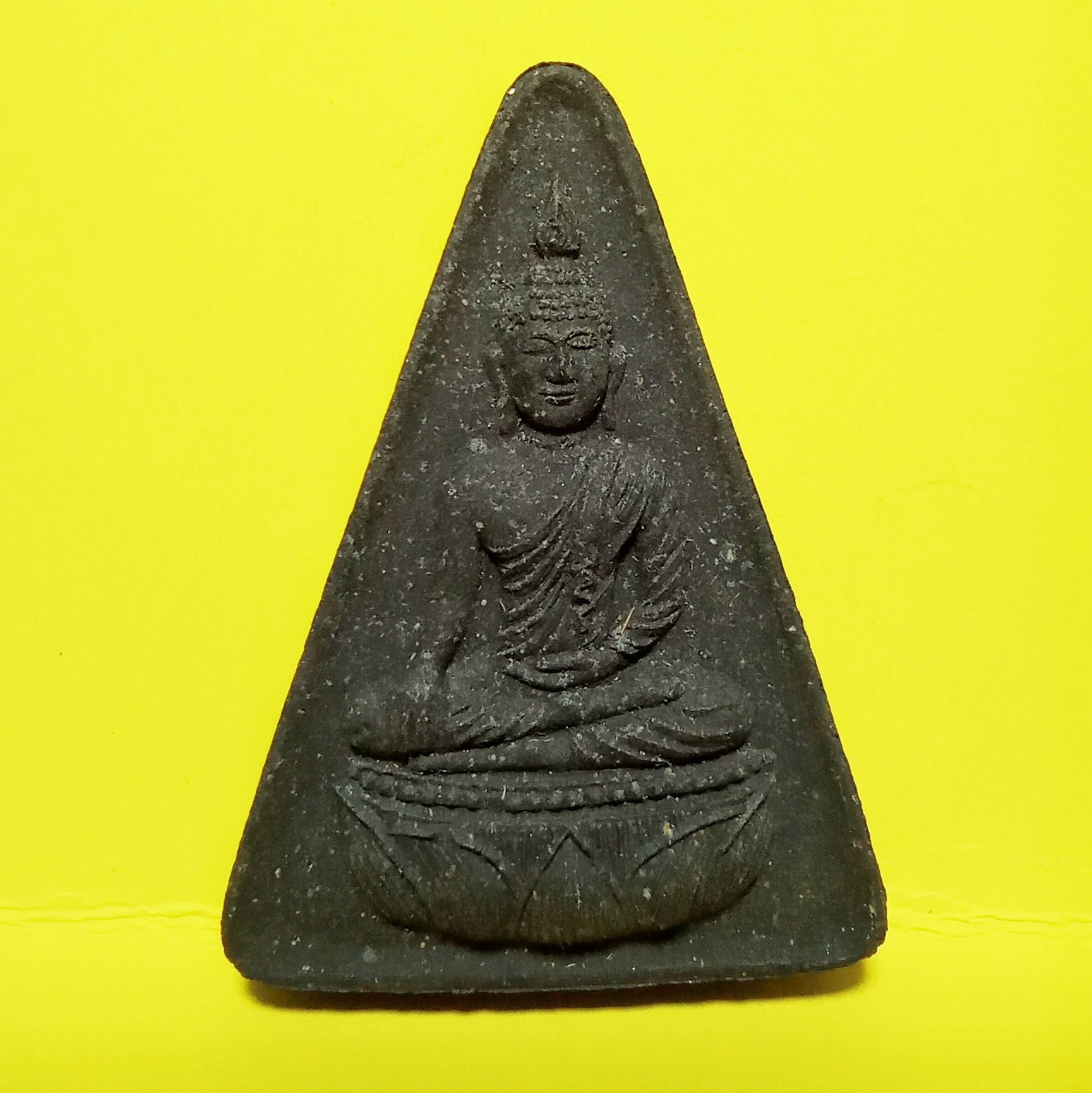 สมเด็จมณีโคตรพันล้าน พิธีมหาชัยมังคลาภิเษก วันที่ 3 มิ.ย.2539 ที่วัดพระศรีรัตนศาสดาราม รุ่นกาญจนาภิเษกครองราชย์ 50 ปี พ.ศ.2539 หลวงพ่อคูณ ปริสุทโธ อธิษฐานจิต ความสูงองค์พระ 3.3 ซม บรรจุกล่องวัดแท้