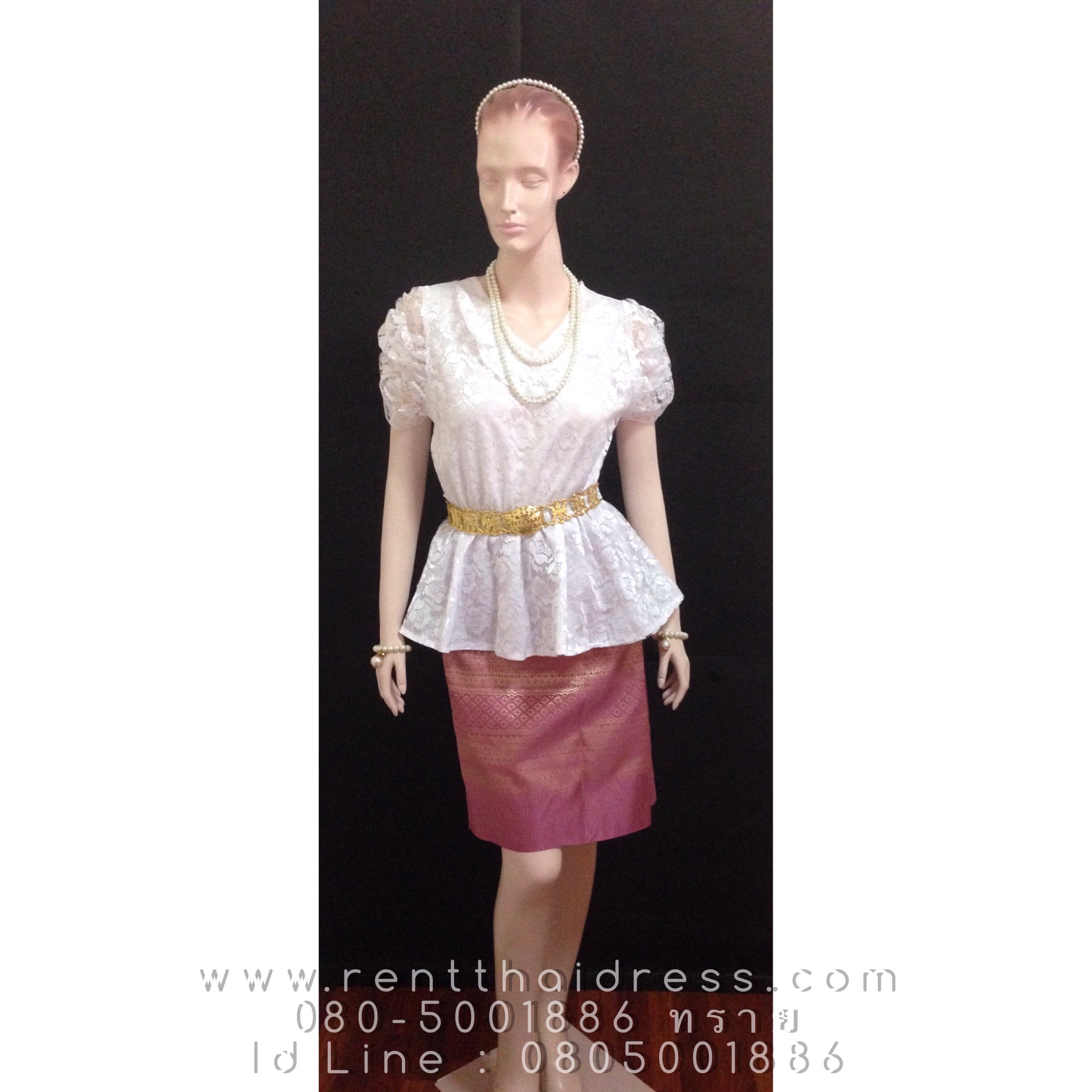 เช่าชุดไทย รัชกาลที่ 5 ทรงเสื้อแขนสั้นหมูแฮมสีขาว พร้อมผ้าถุงสั้นสีม่วงอมชมพู