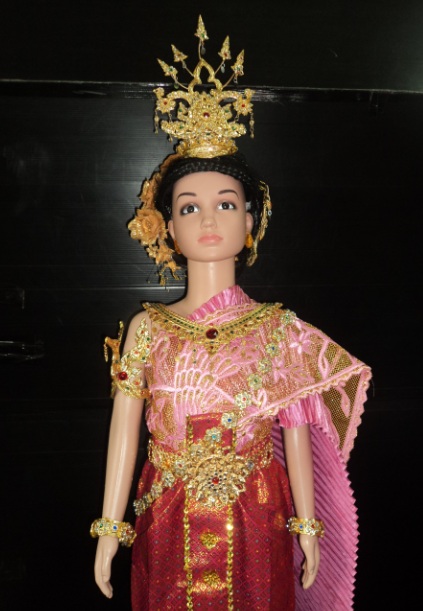 ชุดไทยเด็ก(งานปัก)สีบานเย็นสไบอัดพีทกลีบบัว เอว20-25นิ้ว ยาวผ้าถุง24นิ้ว ราคานี้ไม่รวมเครื่องประดับ
