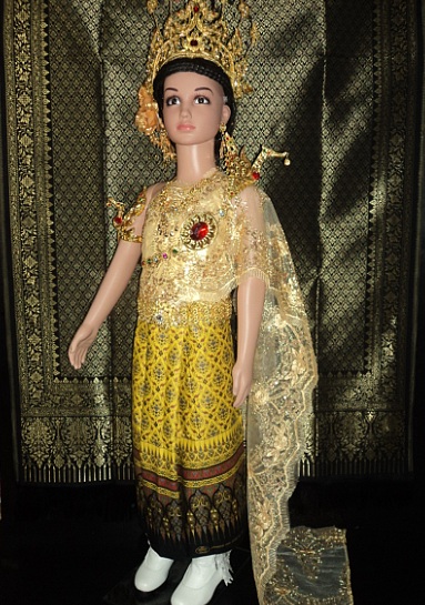 ชุดไทยเด็กอนุบาลผ้าไทยลายอโยธยา(สีเหลืองทอง)ราคานี้ไม่รวมเครื่องประดับ