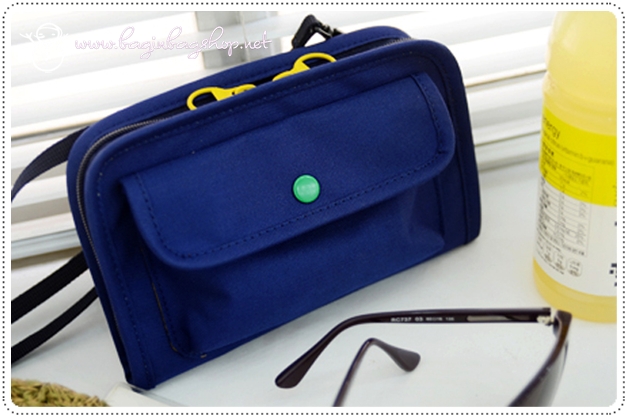A Merry Holiday Daily Bag