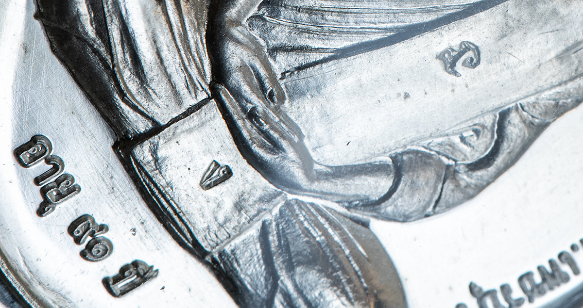 ..โค้ด ๑๙๘... เหรียญสรงน้ำ ตัดขอบกว้าง เนื้อเงิน หลวงพ่ออุ้น วัดตาลกง เพชรบุรี ปี 2550 พร้อมกล่อง พร้อมเลี่ยมครับ