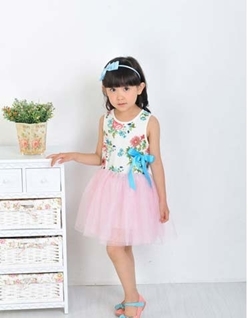 เดรสแขนกุดพิมพ์ดอกไม้ กระโปรงฟรุ๊งฟริ๊ง