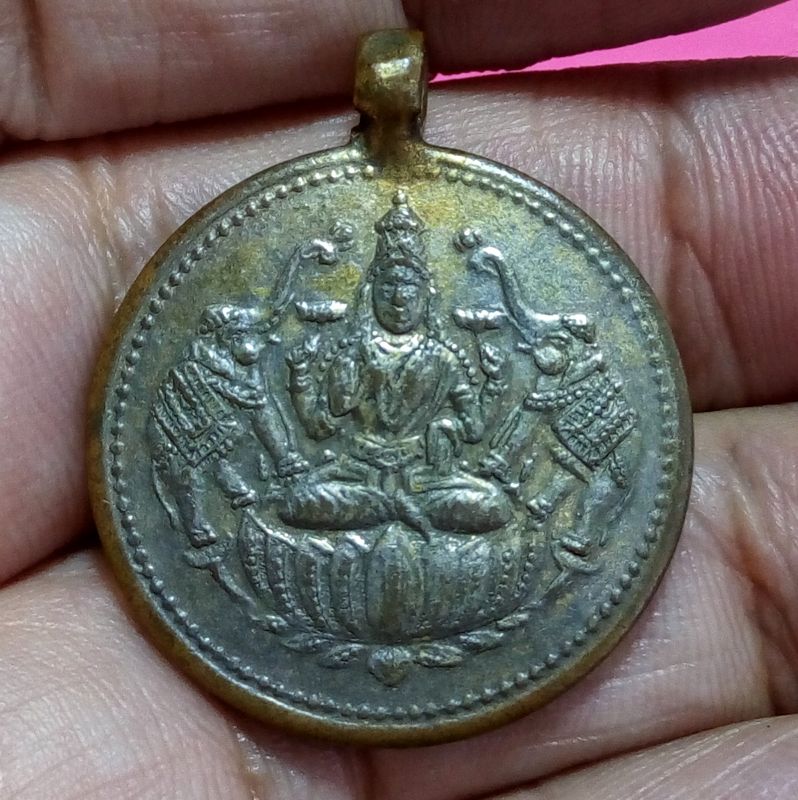 พระแม่ลักษมี วัดแขก ปี 2500 ห่วงหูเชื่อม เก่า สวย บล็อกอินเดีย หลังยันต์พลังจักรวาล