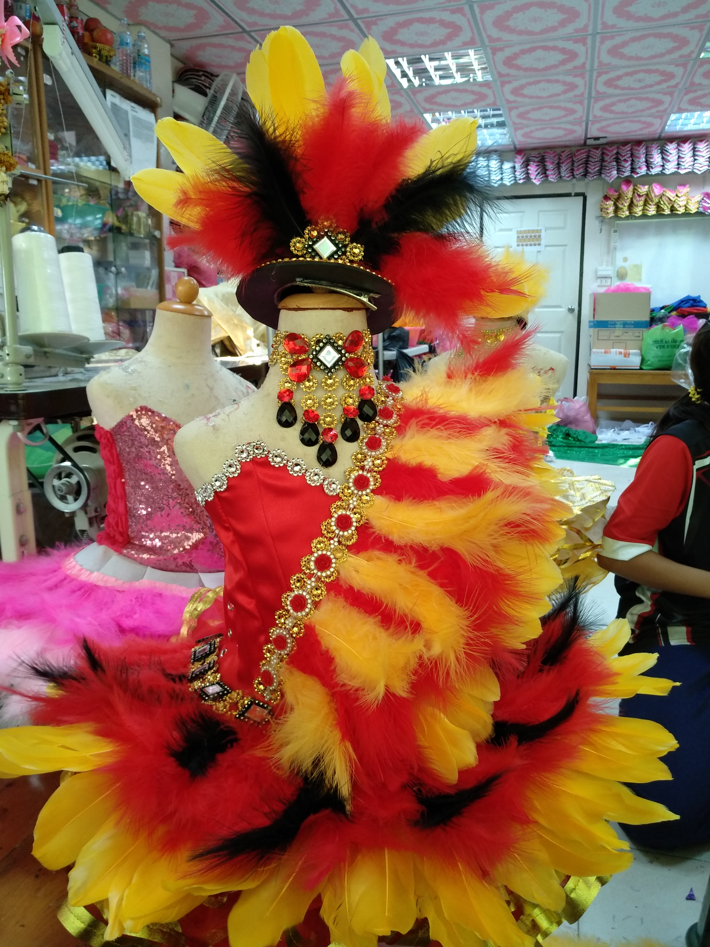 ชุดดรัมเมเยอร์สีแดงดำอนุบาลและประถม