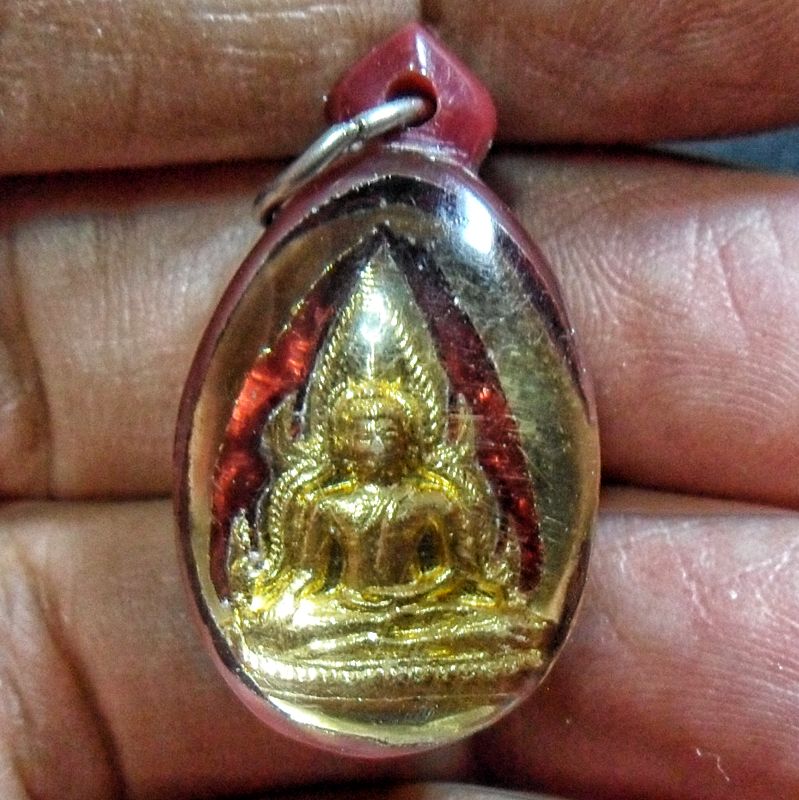 เหรียญฉลุพระพุทธชินราช วัดพระศรีรัตนมหาธาตุ จ.พิษณุโลก พ.ศ.2511 เลี่ยมเก่าเดิมๆ กันน้ำอย่างดี พีธีใหญ่