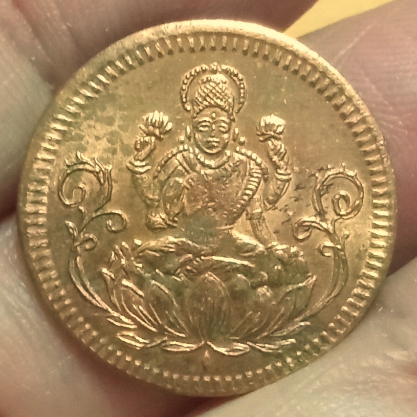 เหรียญพระแม่ลักษมี วัดแขก บล็อกอินเดีย เก่าสวย หลังยันต์ศรีจักรกาปี 2535 ทองแดง รหัส166