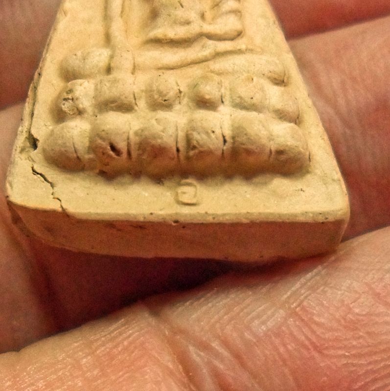 พระพุทโธน้อย ปี 2511 วัดอาวุธฯ (ผสมผงเก่าแม่ชีบุญเรือน) พร้อมถุงผ้าวัดอาวุธสีเขียวเดิมๆ แท้จากวัด (พระมีรอยบิ่น)