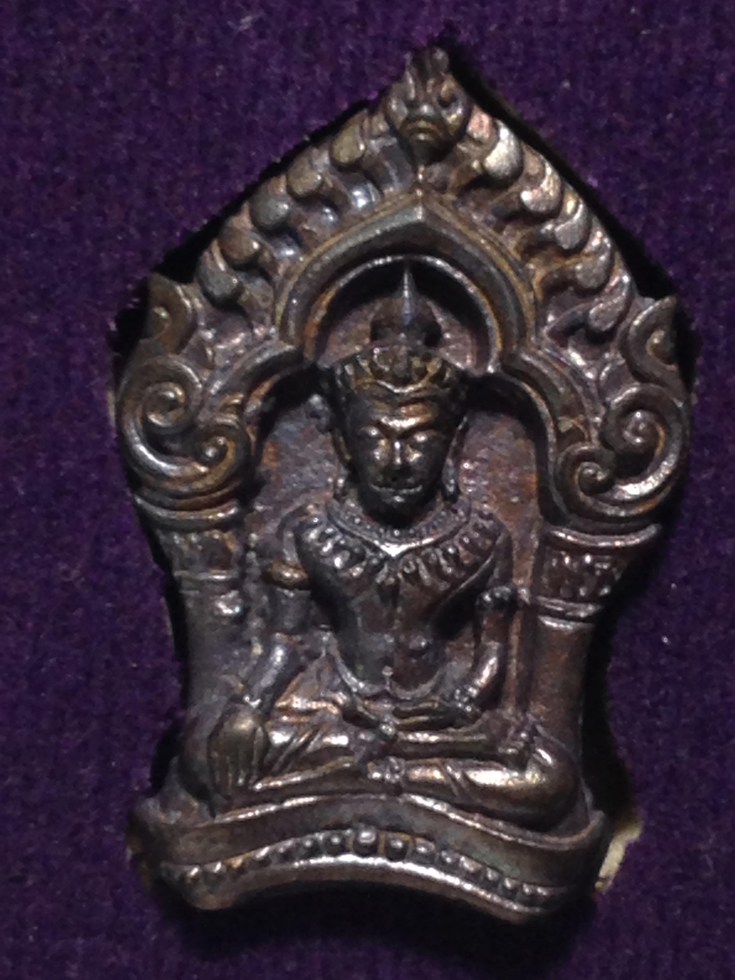 พระยอดขุนพลบ้านค่าย ลพ. สาคร มนุญโญ พิมพ์เล็ก เนื้อนวโลหะ รุ่นแรกปี 2552 จำนวนการจัดสร้าง9999องค์