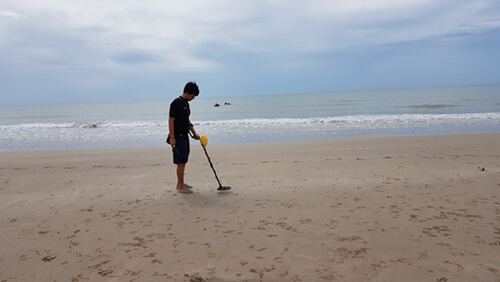 เครื่องหาสมบัติตามชายหาด