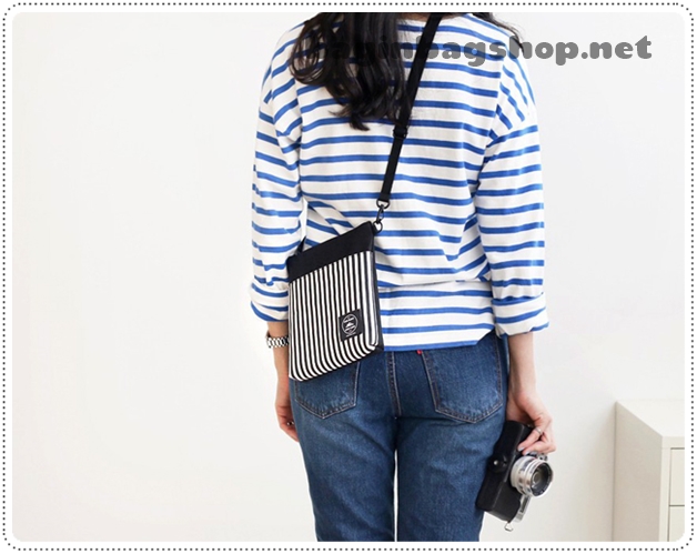 Tripping Cross Bag กระเป๋าสะพายเฉียง