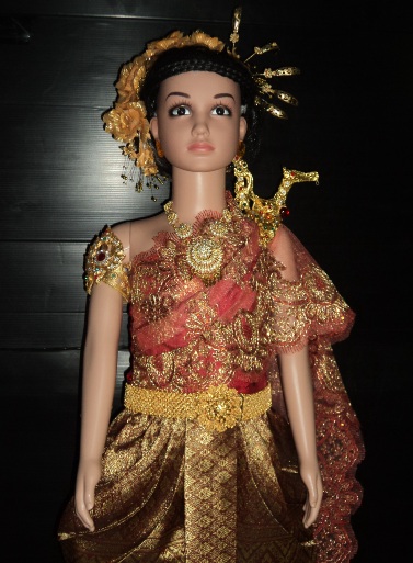 ชุดไทยสีแดงสไบลูกไม้สำเร็จ ราคานี้ไม่รวมเครื่องประดับ